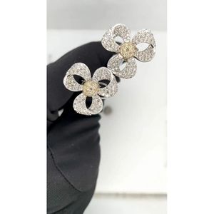 ต่างหูเพชรแท้ธรรมชาติ รับรองโดย IGI เครื่องประดับทองคำสุดหรูสำหรับผู้หญิง - Product Image 4