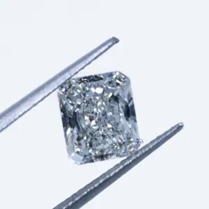 我们完美无瑕的辐射切割石材，1克拉，以实验室种植钻石的批发价格提高vvs清晰度