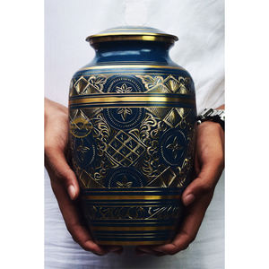 Urna de latón hecha a mano para cenizas Urna para cenizas humanas Hermoso azul con urnas de cremación doradas para cenizas de mascotas Recuerdo de entierro - Product Image 2