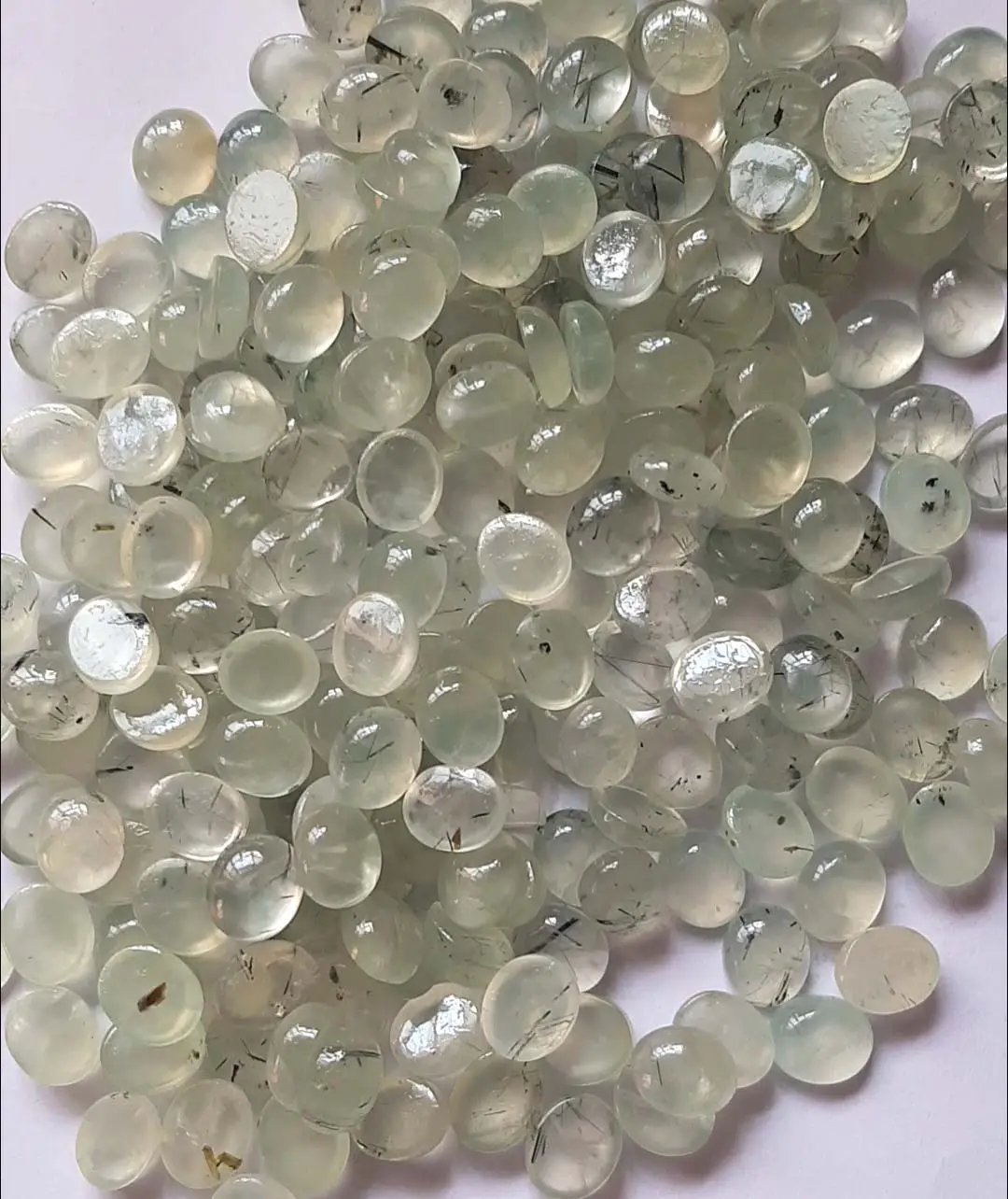 พลอย Cabochon วงรี Prehnite เงาสุดเงาอัญมณีเครื่องประดับโอกาสพิเศษสําหรับปรับแต่งเครื่องประดับขนาด 10 มม