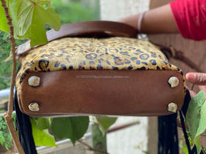 Nouvel arrivage de sac à main en cuir à franges en fourrure pailletée de léopard à glands best-seller sac en cuir usiné à bandoulière - Product Image 5