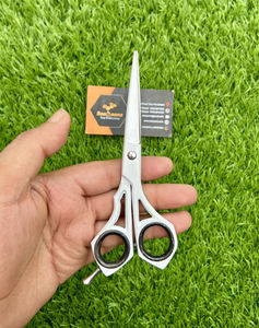 Tijeras profesionales de peluquero de acero inoxidable de alta calidad para peluquería recta con características de seguridad de punta de hoja afilada - Product Image 2