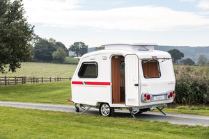 Mini-caravane de camping-car légère et de haute qualité, modifiée, avec lit et cuisine, disponible à la vente à un prix avantageux - Product Image 2