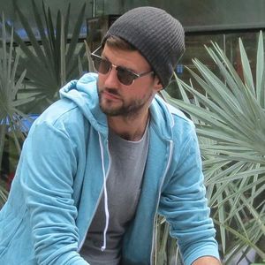 Bonnet avec logo brodé en 3D en vente en gros Accessoire d'hiver tendance et personnalisé de style long pour l'extérieur vous garde au chaud - Product Image 4