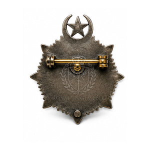 Badges de chapeau personnalisés avec une construction durable et une finition de haute qualité pour les chapeaux, les accessoires vestimentaires et les commandes en gros - Product Image 5
