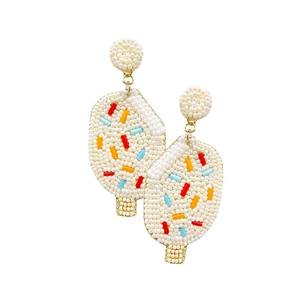 Boucles d'oreilles brodées à la main avec des perles, bijoux brodés personnalisés, design de cadeau unique et personnalisé - Product Image 3