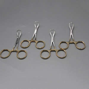 Juego de 4 Pinzas para Toallas de Playa, Chapadas en Oro, 3.5, Instrumentos Quirúrgicos de Acero Inoxidable de Grado Médico al por Mayor - Product Image 1