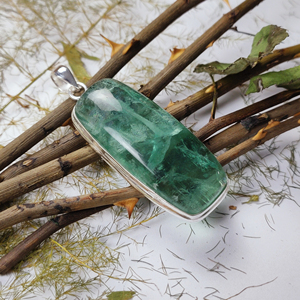 Rectangle en fluorite verte Pendentif en argent sterling 925 Pendentif à breloque Pyramide et Precious International - Product Image 5