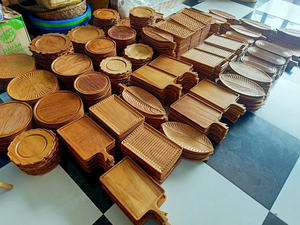 Assiette en bois écologique pour la présentation d'aliments biologiques Assiette de service en bois personnalisée Assiette en bois au design naturel - Product Image 4