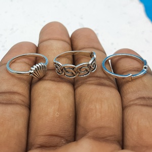 แหวนแต่งงานแบบเรียบง่ายสีเงินสเตอร์ลิง925ช่างฝีมือประณีตงานฝีมือการออกแบบกรอบด้านนอกสำหรับเพชร - Product Image 4