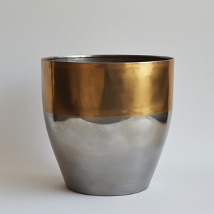 Macetero mínimo de dos tonos hecho en aluminio duradero para resaltar las esquinas del hogar con un toque botánico elegante - Product Image 5