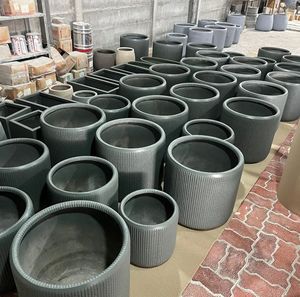 Macetas de Fibra de Vidrio Multicolores Más Vendidas, Macetas de Jardín para Exteriores Ecológicas con Orificio de Drenaje, Diseño Cuadrado en Venta - Product Image 2