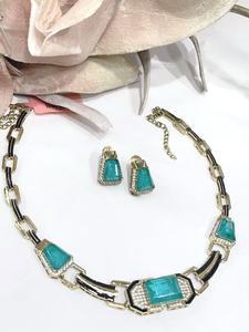 Precioso Conjunto de Collar y Pendientes de Latón Chapado en Oro de Alta Calidad, Diseño Moderno para Fiestas de Compromiso, Bodas y Uso Diario - Product Image 6