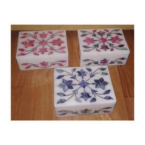 Joyero de trabajo de arte de mármol blanco a la moda hecho a mano, bellamente diseñado, incrustaciones de perlas naturales, embalaje de almacenamiento atractivo - Product Image 1