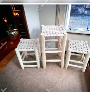 Marokkaanse Houten Geweven Voetenkruk Met Mooie Gebeitste Lederen Kruk Voor Toegang In De Woonkamer Buitenshuis Gebruik Botinlay Console