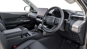 Offre exceptionnelle 2024 T O Y O T a HILUX TRAVO OVERLAND PLUS 2.8D NOIR / CONDUITE À GAUCHE / Hybride Turbo Automatique R15 - Product Image 2