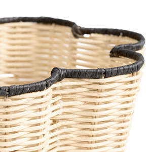 Cesta de almacenamiento de ratán natural vintage con línea de vieira negra Cesta festoneada de ratán negro y natural para comedor - Product Image 3