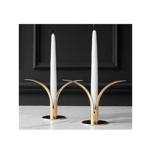Portavelas de forma personalizada de último diseño, portavelas de metal de primera calidad para mesa, sala de estar, candelabro decorativo - Product Image 1