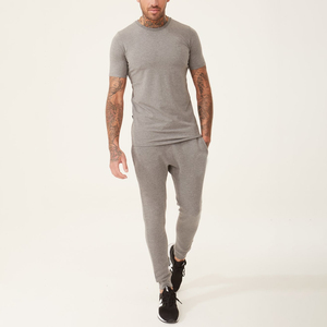 Marque privée vierge Survêtement homme Survêtement uni Survêtement personnalisé avec logo Tenues d'été 2 pièces Ensemble pour homme - Product Image 1