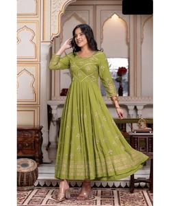 Les femmes portent les collections Rayon Kurtis pour les festivals et les vêtements décontractés Kurtis imprimés à bas prix et de la meilleure qualité - Product Image 1