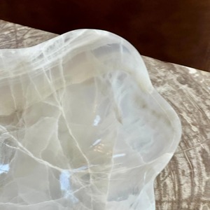 Cuenco decorativo de resina brillante blanco hecho a mano, bandeja central con acabado brillante, mesa elegante, acento para el hogar, cocina, sala de estar - Product Image 6