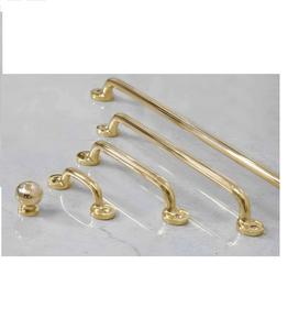 Poignées et boutons de tiroir contemporains en laiton poli pour armoire de chambre à coucher - Quincaillerie de meubles écologique - Product Image 1