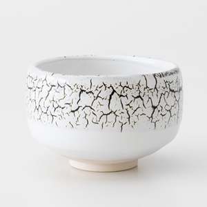 Tazón de Matcha Midorizumi Blanco con Patrón de Grietas Verde Oscuro - Product Image 5