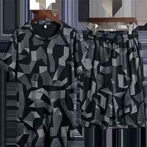 ชุดเสื้อยืดแขนสั้นสำหรับผู้ชายชุด2ชิ้นระบายความร้อนทรงไฮสตรีทพลัสไซส์ฤดูร้อน - Product Image 2