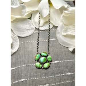 Collier en argent sterling et turquoise dorée Sonoran de Jon McCray, en forme de fleur, pour les occasions de cadeaux - Product Image 1