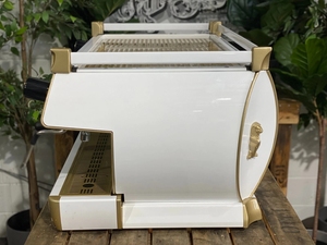 Machine à café expresso personnalisée blanche et dorée à 3 groupes pour usage commercial et professionnel + livraison gratuite - Product Image 2
