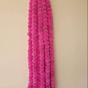 Chaîne de souci rose/guirlande, toile de fond suspendue, décoration indienne, décoration d'intérieur, tenture murale, toile de fond de porte, décoration à thème rose - Product Image 1