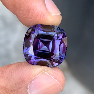 Tanzanita Natural Sin Calentar de Corte Cojín Excelente, 24.19 CT, Tono Violeta Intenso, Impecable - Product Image 1