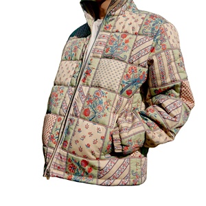 Chaqueta Acolchada de Lona Transpirable con Capucha Unisex, Cuello Mandarín, Bordado y Patchwork, Personalizada, de Poliéster/Nylon, Fabricada por OEM - Product Image 3