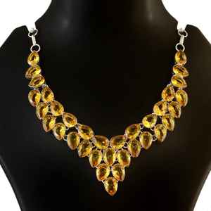 Collar Religioso Hecho a Mano en Latón Plateado con Citrino Amarillo para Bodas y Aniversarios Cristianos - Product Image 4