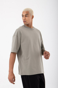 Camiseta Básica de Hombre con Hombros Caídos 2023, Ajuste Oversize, Dobladillo Curvo, Colores Personalizados, Alta Calidad, 100% Algodón Tejido, Frente Liso - Product Image 3