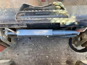 Alta eficiencia 2016 TAKEUCHI TL10V2 Compact Skid Steer Loader Motor multifuncional Diesel Barato Máquina bien mantenida - Product Image 5