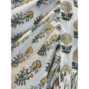 Blusa de Lino Gypsy - SUNFLOWER MEADOW, Estilo Bohemio, Talla Única para Mujer, Estampado Floral, Transpirable, Bordada, Disponible en Tallas XS-XL - Product Image 3