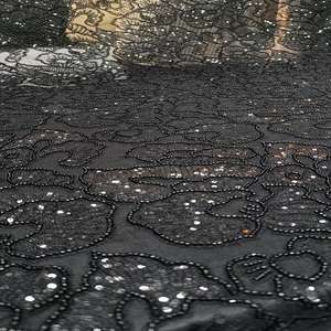 Tissu en maille de perles de travail manuel en polyester élégant 100% de qualité supérieure idéal pour coudre des robes de soirée tenues de mariage en stock - Product Image 1