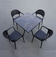 Chaise de jardin moderne, confortable, durable et écologique en rotin avec pieds coniques et structure en plastique, pour utilisation en parc, empilable et résistante à l'eau
