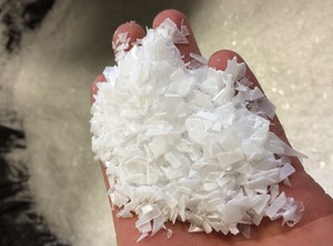 วัสดุโพลีเอทิลีนความหนาแน่นสูง (HDPE) เศษขวดนมเกรดการขึ้นรูปพลาสติกรีไซเคิล - Product Image 3
