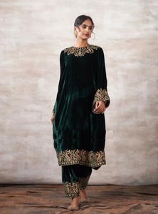 BORDADO ELEGANTE EN TERCIOPELO KURTA LARGO CON VESTIDO SALWAR PARA Fiesta-desgaste-vestido para Fiesta/Boda @ 2023 - Product Image 2