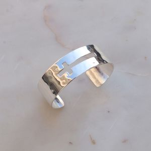 Bracelet ouvert élégant de haute qualité pour femmes, en laiton plaqué argent, bijoux gravés personnalisés, cadeau à prix avantageux - Product Image 2