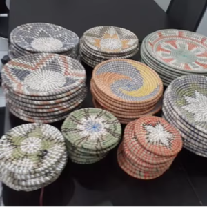 จานหญ้าทะเลทำด้วยมือจากเวียดนามสำหรับเครื่องใช้บนโต๊ะอาหารและของตกแต่ง - Product Image 1