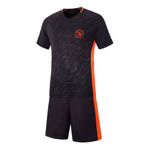 Uniforme de football à manches courtes respirant avec logo personnalisé, dernière conception de haute qualité, uniforme de football en polyester 100% - Product Image 1