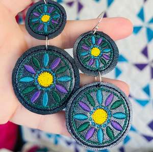 Pendientes de estilo bordado premium, pendientes personalizados con múltiples cuentas, joyería festiva para mujer al mejor precio, pendientes con cuentas. - Product Image 4