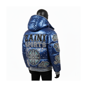 เสื้อโค้ทกันหนาวสีฟ้าเมทัลลิกแวววาวพร้อมโลโก้ปักตามสั่งเสื้อแจ็กเก็ตขนเป็ดมีรายละเอียดพลอยเทียมสำหรับผู้ชาย - Product Image 4