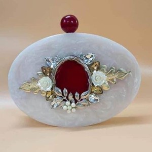 Pochette pour femme faite à la main en résine, mode, ouverture magnétique, doublure en coton, bouton en strass, perles, chaîne de perles, taille personnalisée - Product Image 1