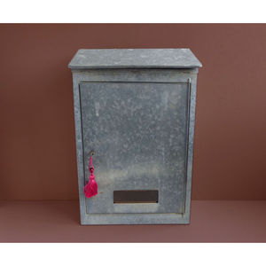 Boîte aux lettres en métal galvanisé gris de qualité supérieure avec design mural de grande taille, parfaite pour les lettres et les colis dans les jardins - Product Image 5