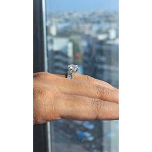 แหวนเพชรทรงกลมธรรมชาติแบบ Pavé Solitaire น้ำหนัก 3.06 กะรัต - Product Image 5