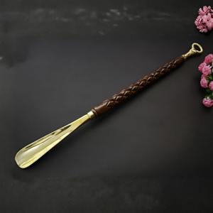 Chaussure élégante en métal et en bois, longue, Laciosh, mocassin, outil conçu pour une entrée en douceur dans les chaussures, avec un look élégant et une construction durable - Product Image 5